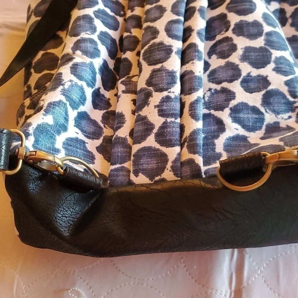 Rebekah Scott Designs Blue Leopard Petal Inside Lining Fabric Sz M/L‎ Backpack